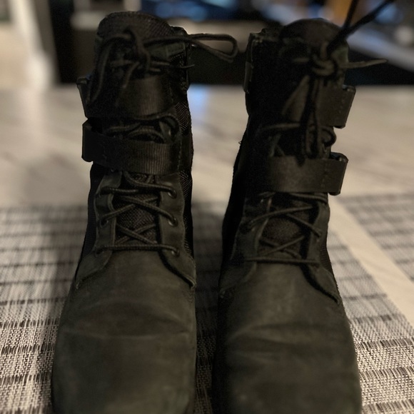 Timberland Boots - Picture 3 of 4